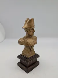 Napoleon Bonaparte buste i messing på træfod