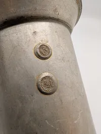 To antikke danske mål i metal, dateret 1948 og 1950