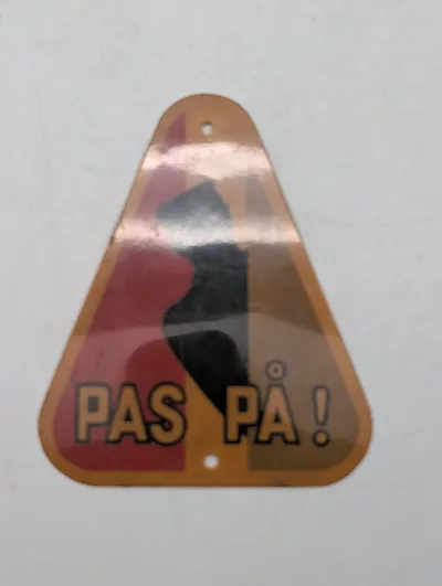 Vintage Dansk celluloid  skilt med Teksten "PAS PÅ!" DSB 