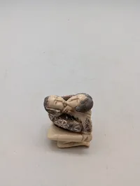 Japansk Shunga Netsuke i udskåret ben, forestillende elskende par
