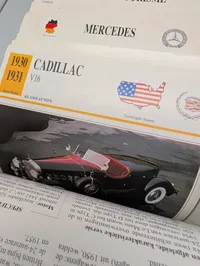 Samling af klassiske bilkort i trækasse
