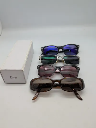 Samling af fire par Ray-Ban solbriller med Dior æske