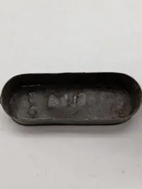 Antik oval metaldåse med låg, rensesæt ? 