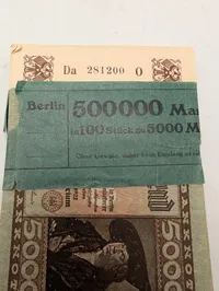 Bundt med 100 tyske 5000 Mark pengesedler fra 1922
