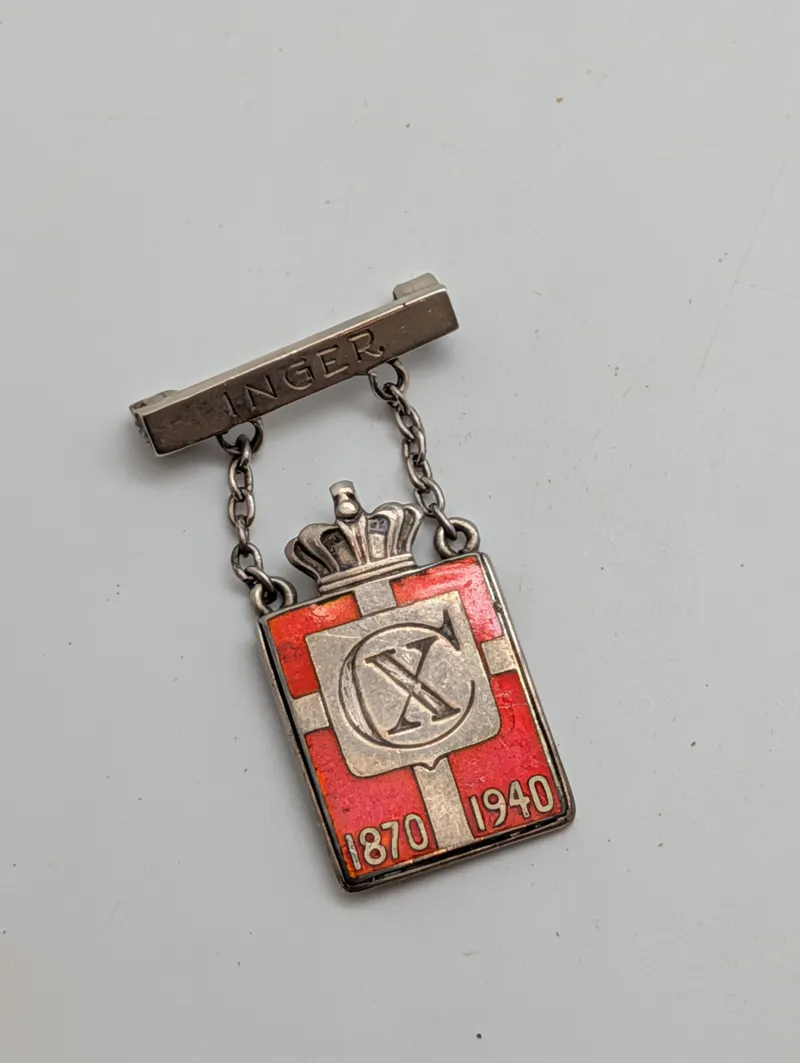 Georg Jensen Kongemærke i 830 Sølv og Emalje, 1870-1940, variant