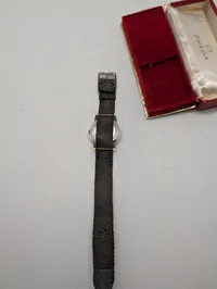 Vintage Omega armbåndsur med sølvfarvet urskive