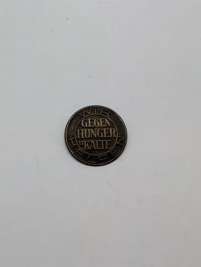Tysk WHW Velgørenheds pin  - Wir Helfen Gegen Hunger u. Kälte WW2 