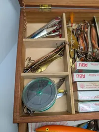 Vintage ABU Garcia fiskegrejssæt i todelt træskrin