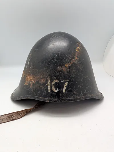 Dansk M/41 Stålhjelm med Enhedsnummer 107