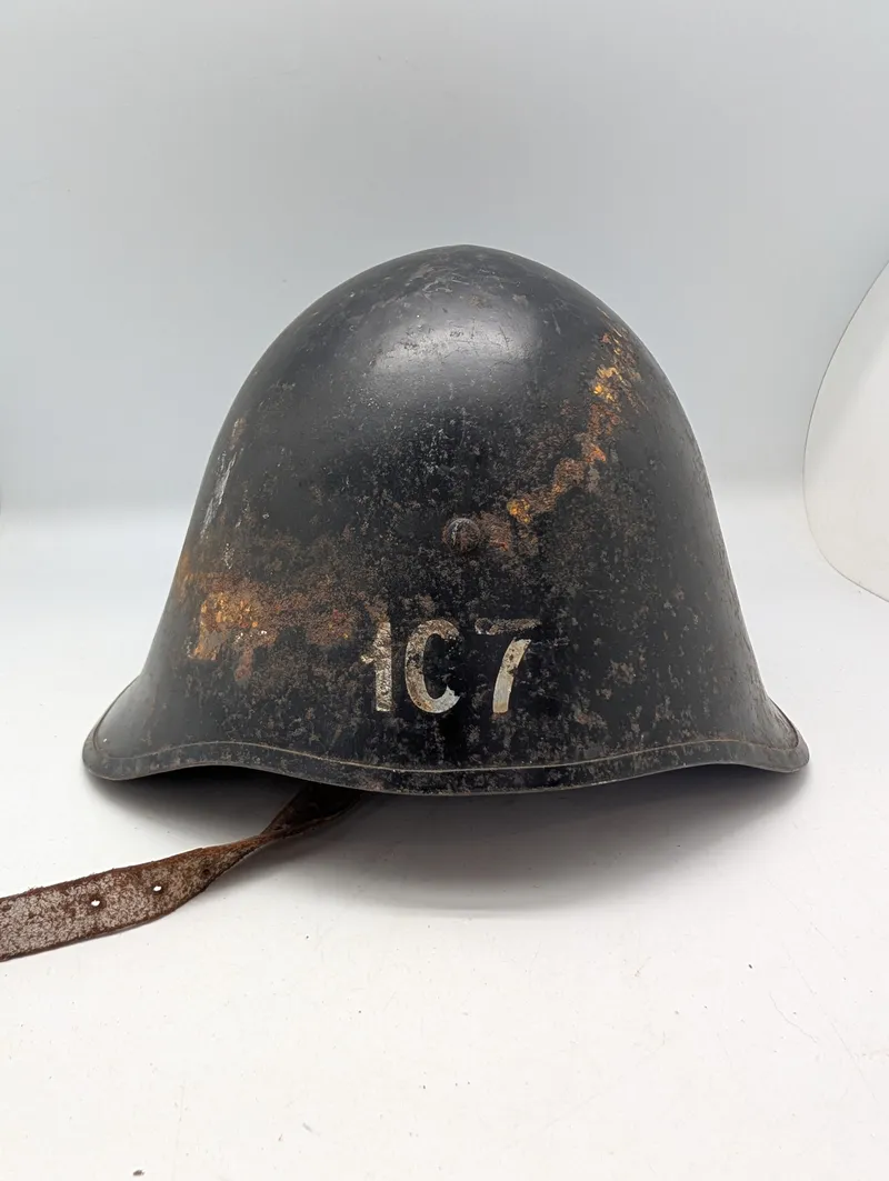 Dansk M/41 Stålhjelm med Enhedsnummer 107