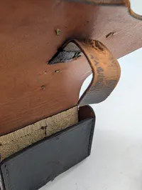 Preussisk militær læderpatrontaske med kongeligt monogram og krone