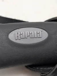 Rapala Filetkniv med Sort Gummigreb og Læderskede