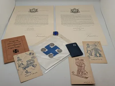 Finsk Lotta Svärd samling med diplomer, medalje og publikationer