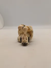Japansk Shunga Netsuke i udskåret ben forestillende elskende par