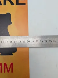 Metalskilt med teksten Trespassers Beware The 9mm Is Faster Than 911