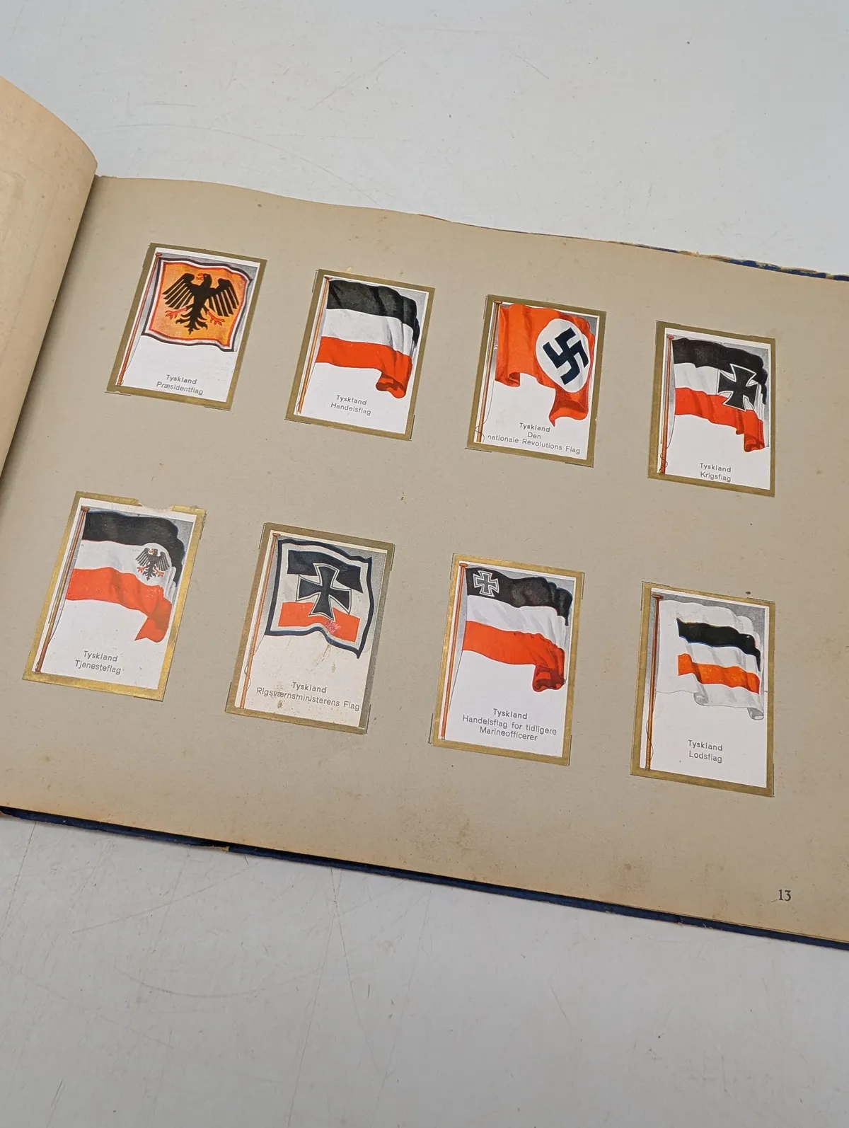 A/S Danmarks Flag-Serie samlealbum med internationale flag