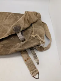 Italiensk WW2 Militær Feltaske i Kraftigt Lærred med Læderremme