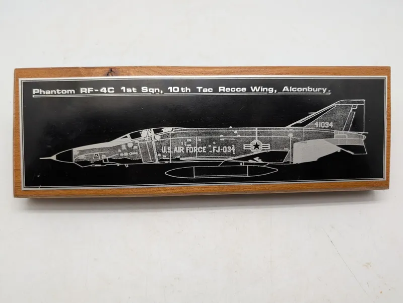 Phantom RF-4C 1st Sqn Graveret Træplakette