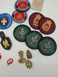 Samling af danske militære distinktioner og enhedsmærker