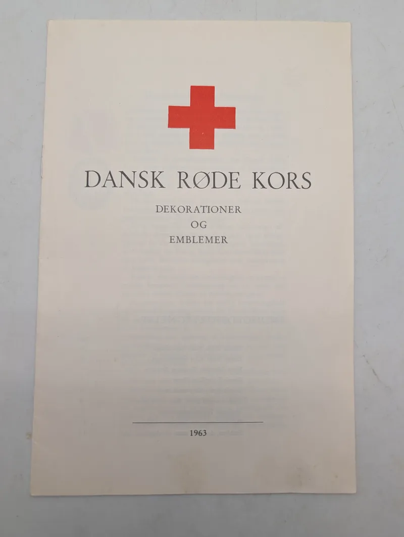 Dansk Røde Kors hæfte: Dekorationer og Emblemer (1963)