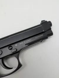 KWC PT92 Airsoft Pistol Sæt med CO2 og BB Kugler