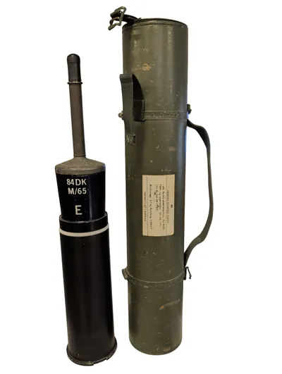 Dansk 84 mm Eksercerpatron Hu M/65 til Carl Gustaf Dysekanon med Transportrør