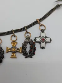 Antik miniature ordenskæde med syv europæiske ordener og medaljer