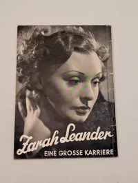 Zarah Leander - Eine Grosse Karriere, Biografisk Hæfte