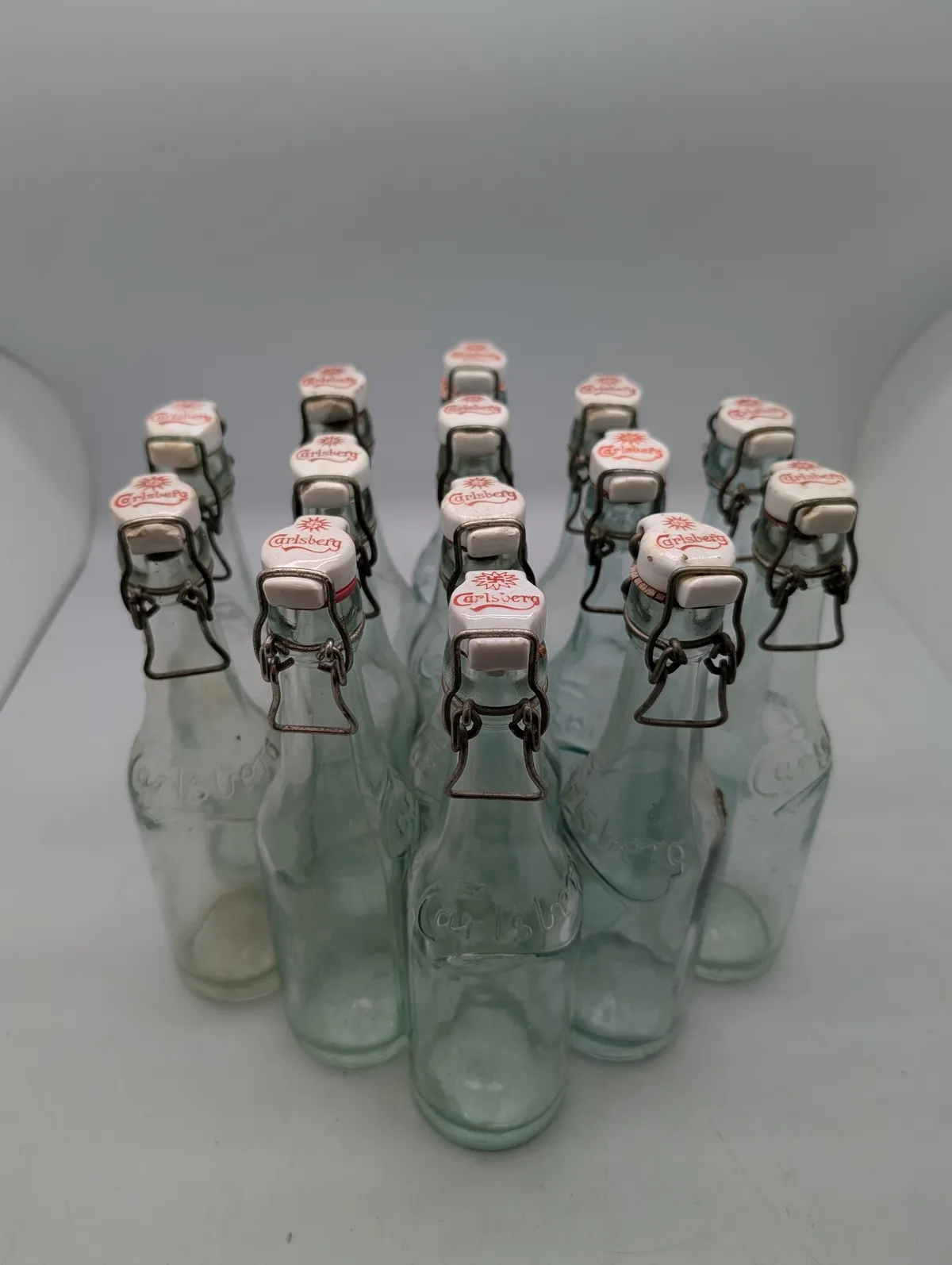 Samling af 13 antikke Carlsberg flasker med patentprop
