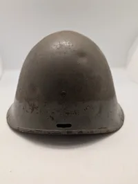 Dansk M41 Stålhjelm med tilhørende fotografi af Harald Christensen