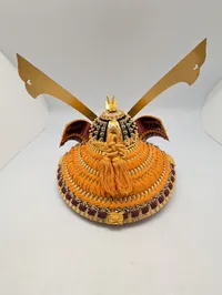 Japansk Kabuto Samurajhjelm med Dragemotiv og Opbevaringsæske ( halv størelse ) 