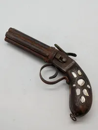  peberbøsse-pistol med perlemorsindlæg, Dekoration 
