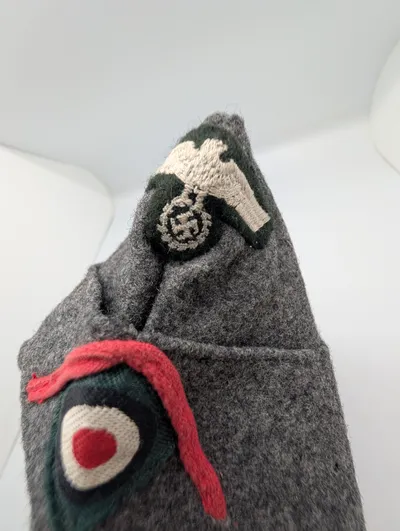 Tysk M34 Feltmue (Schiffchen) med broderet ørn og kokarde, EFTERKRIGS 