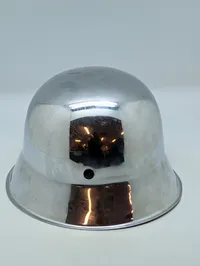 Forkromet tysk M42 stålhjelm har tilhørt  Rense-Karl  ( Karl Helle ) fra de Vilde Engle 