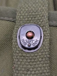 Dansk Militær pistolhylster i olivengrøn lærred med magasinlomme