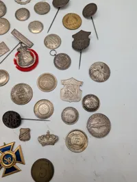 Samling af antikke danske foreningsmærker, medaljer og emblemer