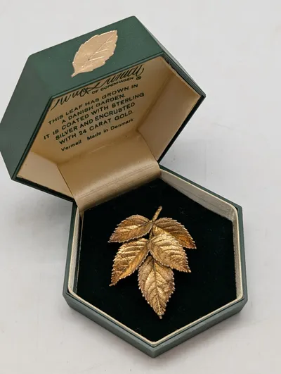 Flora Danica Broche i 24 Karat Forgyldt Sterling Sølv