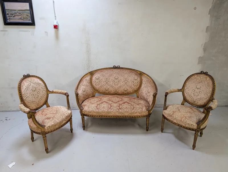 Fransk Louis XVI-stil salonmøbelsæt med forgyldt træ og brokadevævning