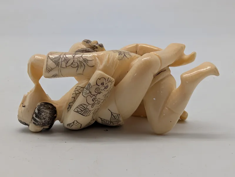 Antik JAPANESE HAND CARVED EROTIC NETSUKE FIGURES EDO / MEIJI PERIODE 