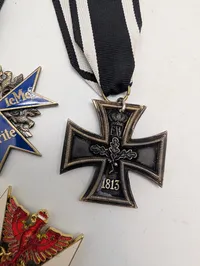 Samling af tyske militære ordener: Pour le Mérite, Jernkorset og Den Røde Ørn, repro 