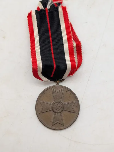 Tysk Krigsfortjenestemedalje (Kriegsverdienstmedaille) 1939 med bånd
