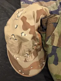 Militære uniformer  med Tiger Stripe og Woodland Camouflage beklædning