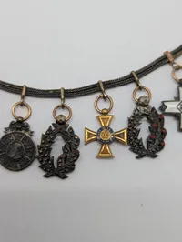 Antik miniature ordenskæde med syv europæiske ordener og medaljer