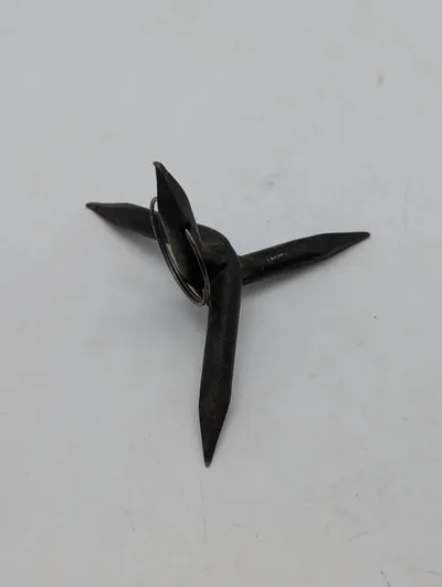 firbenet fodangel (Caltrop) i smedejern SOE WW2