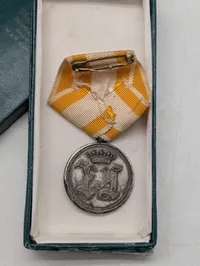 Spansk Orden de Isabel la Católica, Sølvmedalje med dokumenter