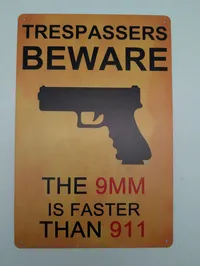 Metalskilt med advarsel: Trespassers Beware - The 9mm is Faster Than 911