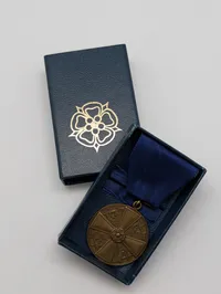 Finsk Hvide Roses Orden, Fortjenstmedalje i Bronze med Original Etui
