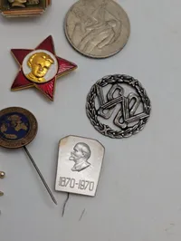 Samling af sovjetiske og polske militære ordener og emblemer