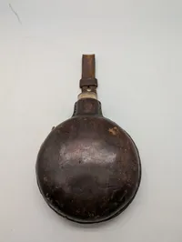 Antik militær Dansk feltflaske model 1873 i læderbetræk