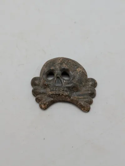 Tysk Totenkopf-emblem til kasket, metal WW2